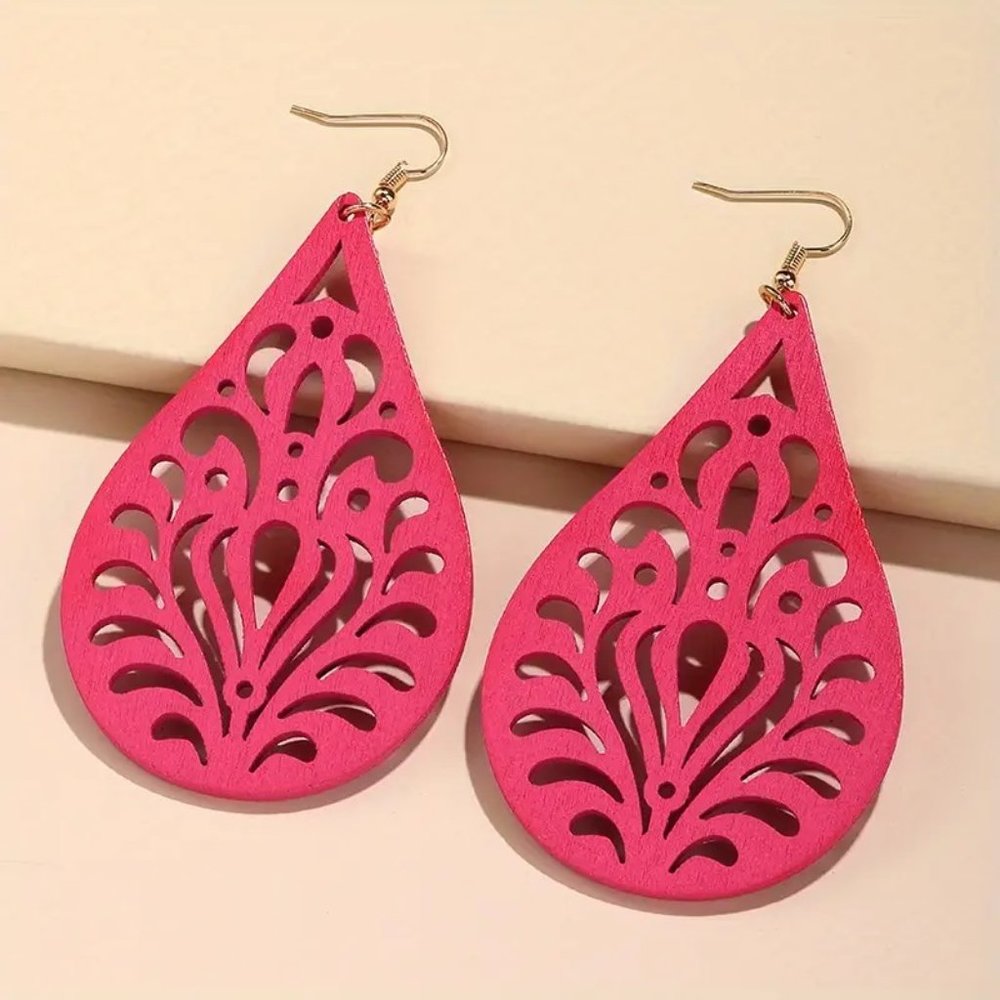 Hollow Flower Pattern Teardrop Earrings